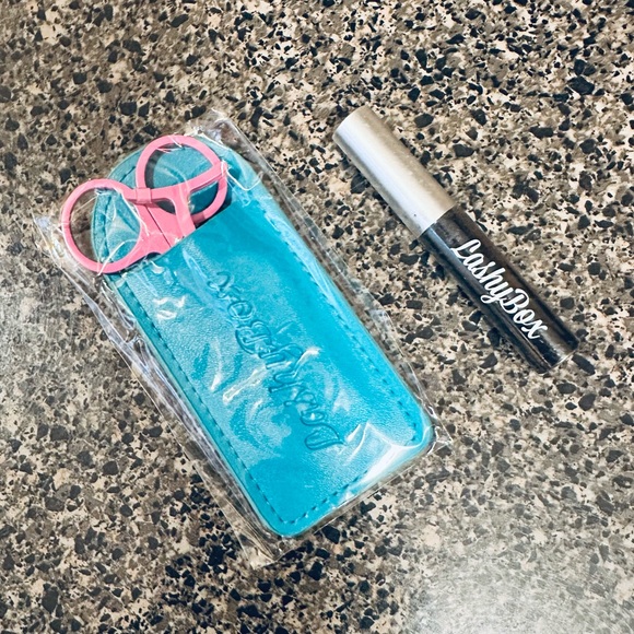 Magnetic Eyelash BundleRuby May & LashyBox 3D 
LashyBox Magnetic Liner - Black - Picture 3 of 4